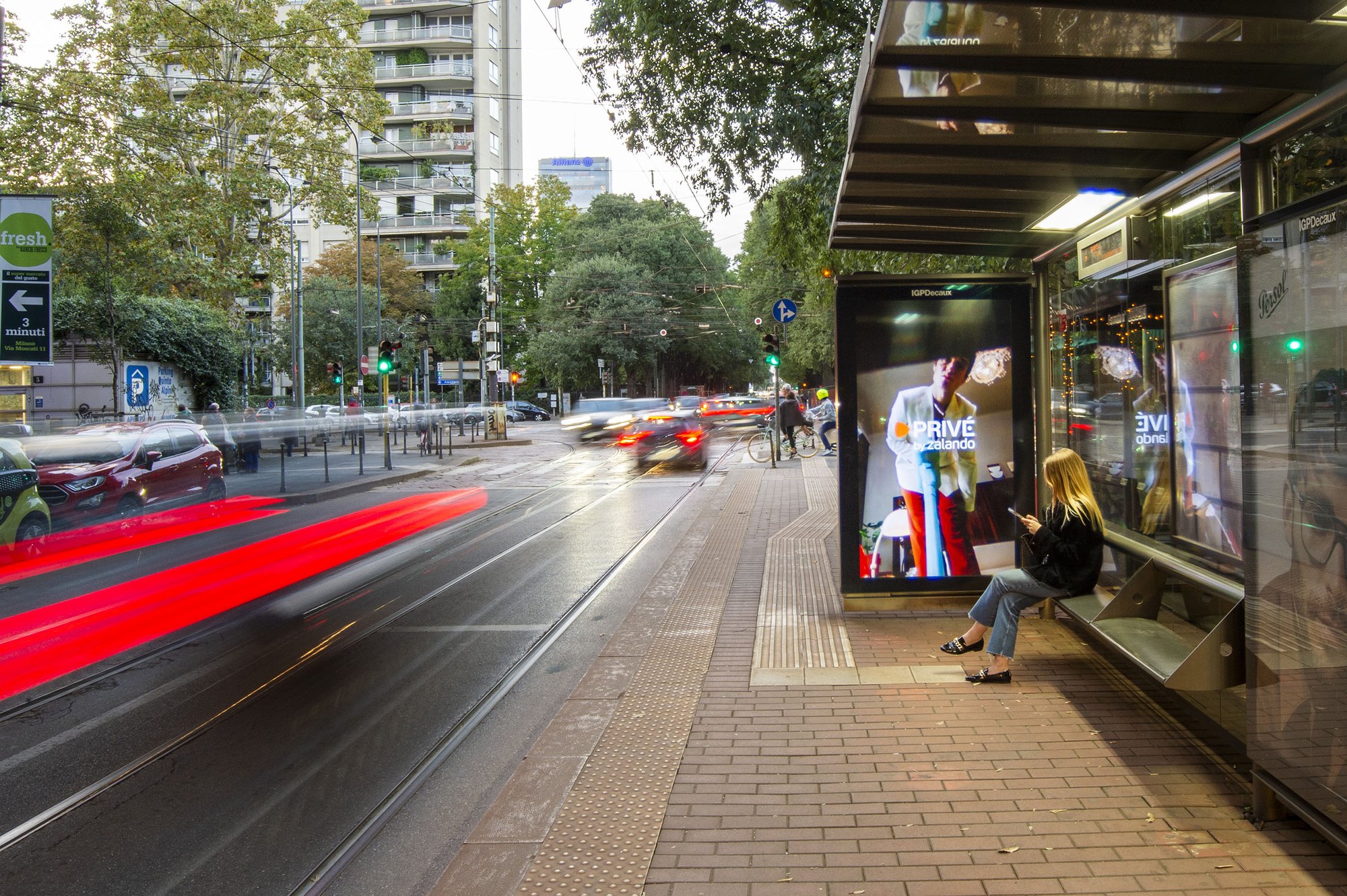 Zalando advertising their brand on a digital bus shelter screen