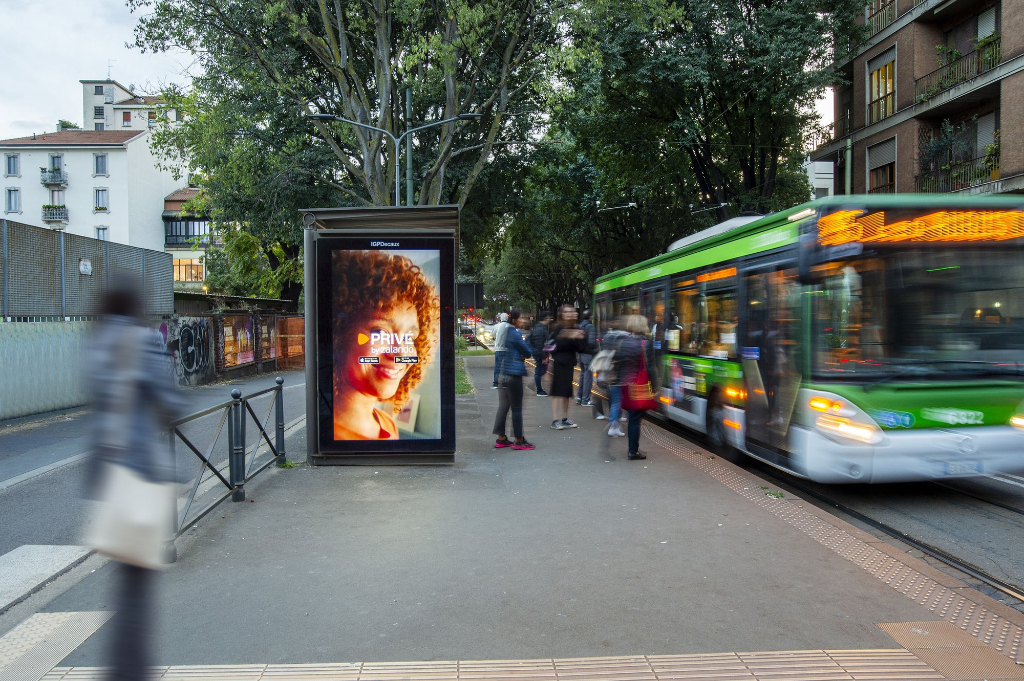 Zalando advertising their brand on a digital bus shelter screen