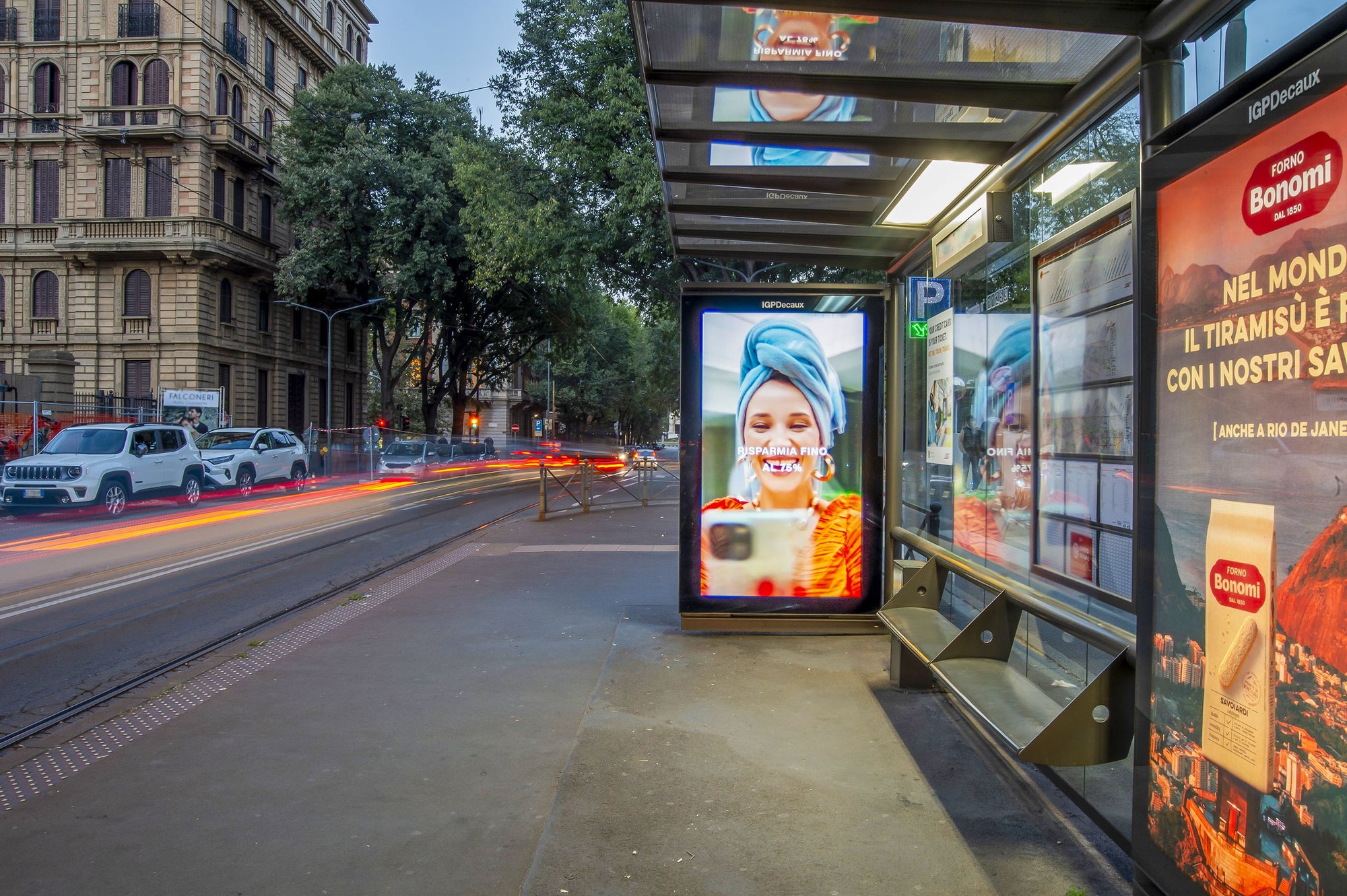 Zalando advertising their brand on a digital bus shelter screen