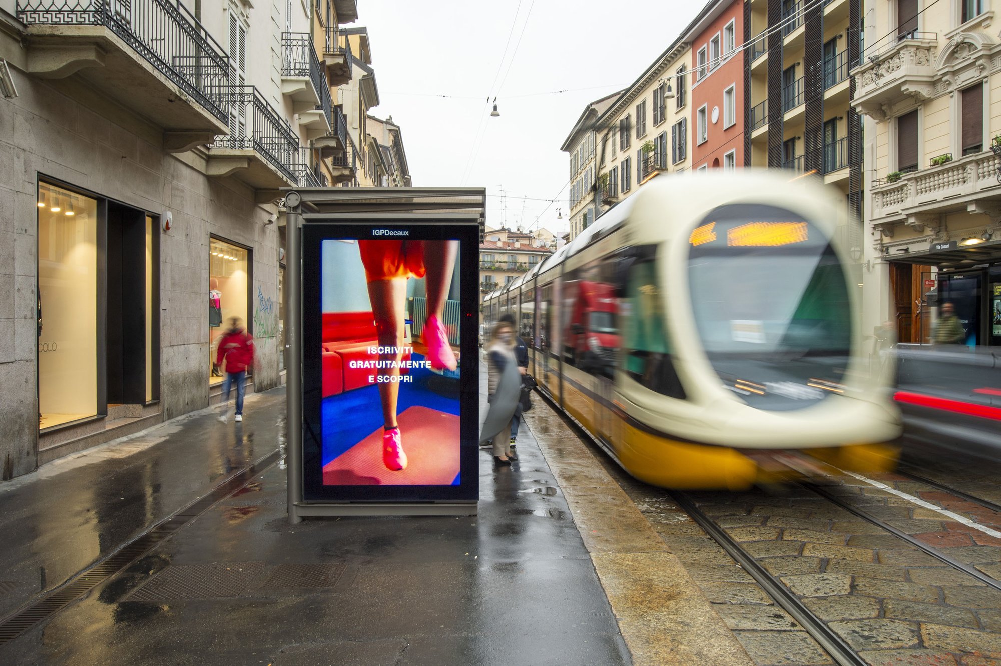 Zalando advertising their brand on a digital tram shelter screen